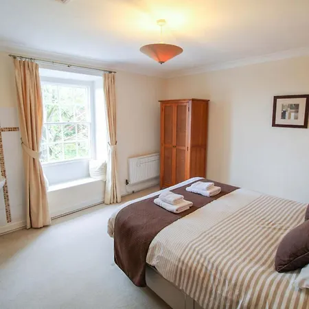 Дом отдыха Old Belfield, With View And Walking Distance To Shops, Bars And Restaurants *