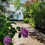 Дом отдыха Old Belfield, With View And Walking Distance To Shops, Bars And Restaurants