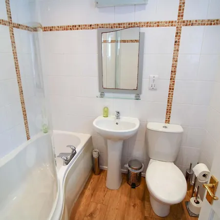 Casa de Férias Old Belfield, With View And Walking Distance To Shops, Bars And Restaurants *