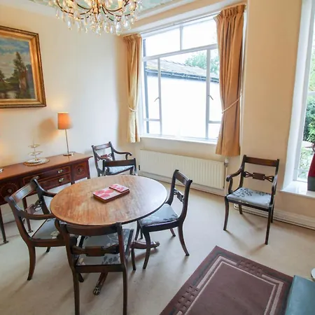 Old Belfield, With View And Walking Distance To Shops, Bars And Restaurants * Bowness-on-Windermere