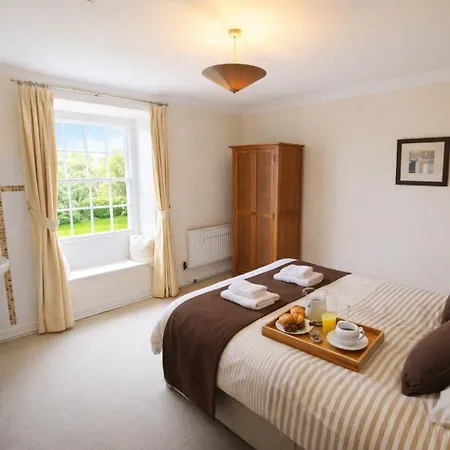 Дом отдыха Old Belfield, With View And Walking Distance To Shops, Bars And Restaurants *